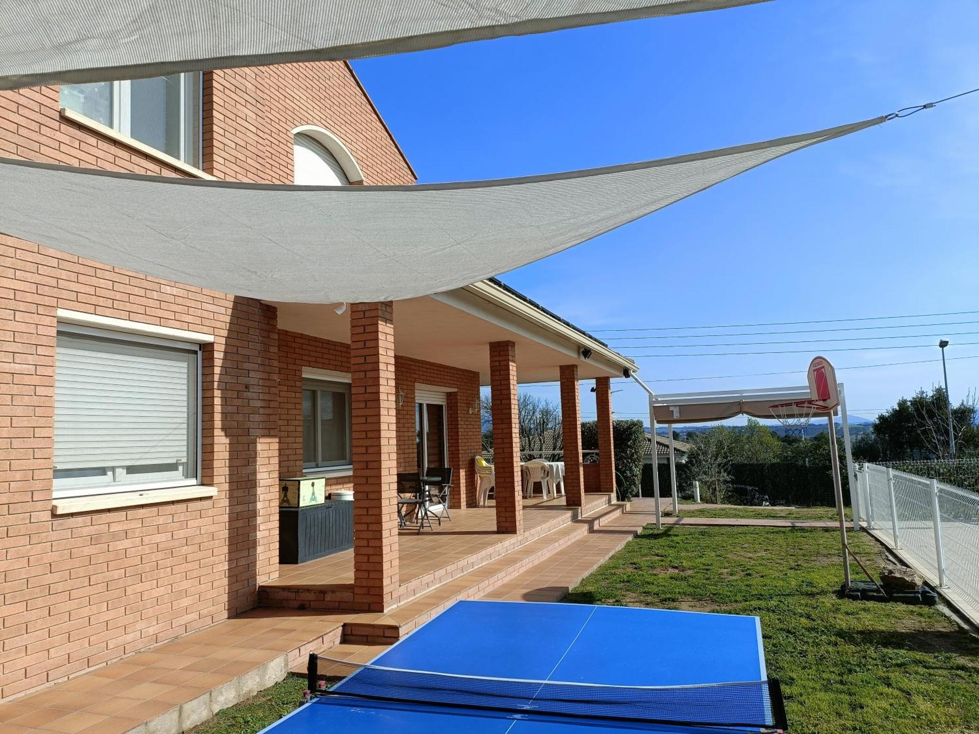 Casa Con Jardin Y Piscina Privada. Villa Santa Eulalia de Ronsana Bagian luar foto