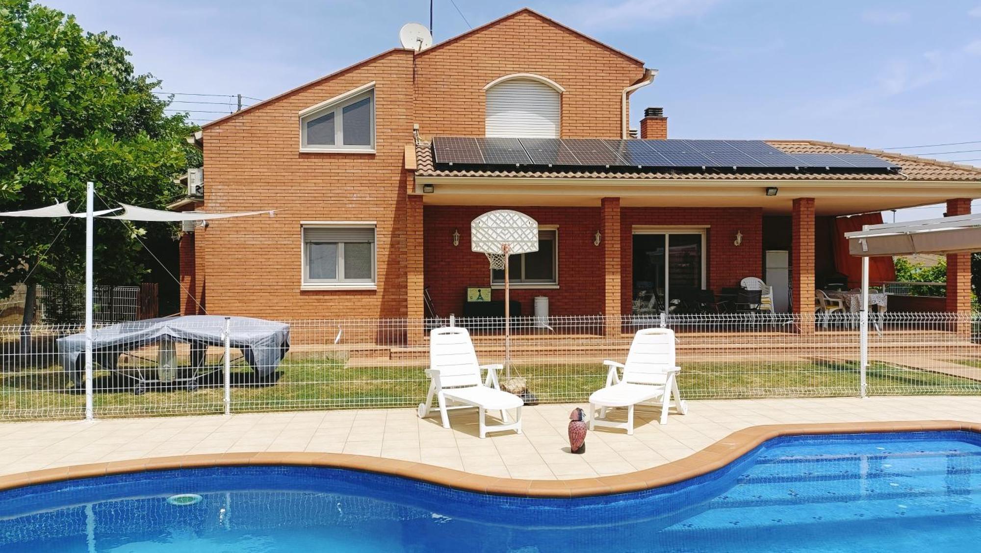 Casa Con Jardin Y Piscina Privada. Villa Santa Eulalia de Ronsana Bagian luar foto
