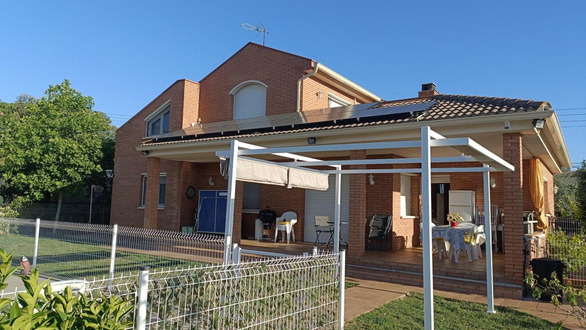 Casa Con Jardin Y Piscina Privada. Villa Santa Eulalia de Ronsana Bagian luar foto