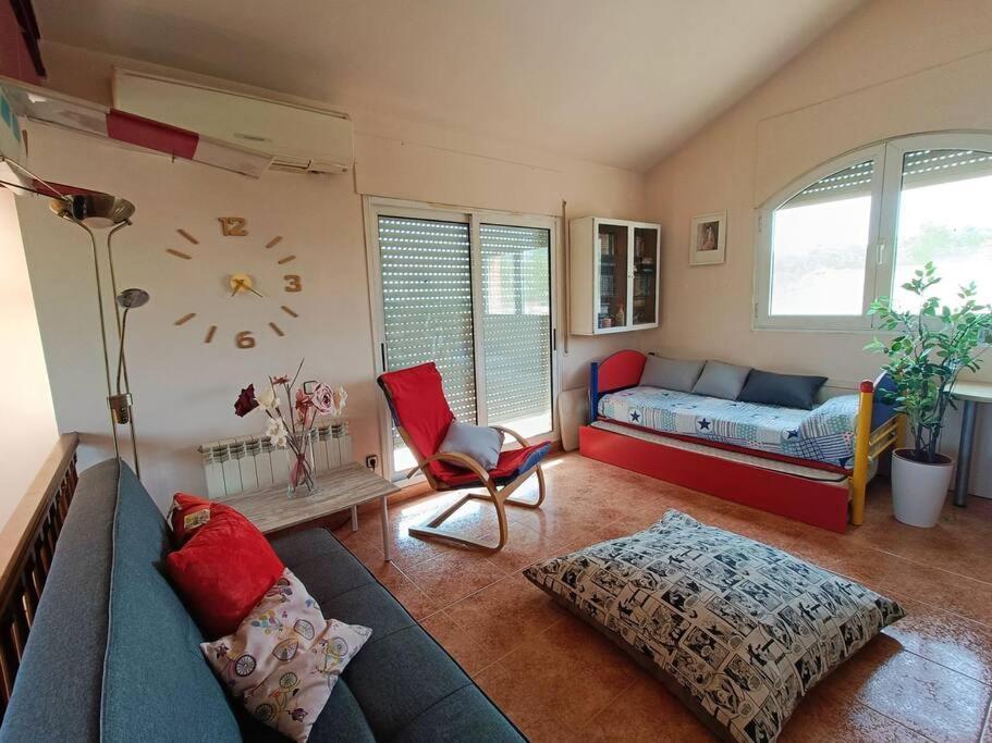 Casa Con Jardin Y Piscina Privada. Villa Santa Eulalia de Ronsana Bagian luar foto
