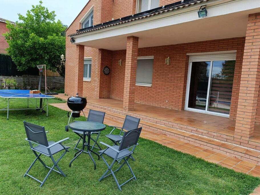 Casa Con Jardin Y Piscina Privada. Villa Santa Eulalia de Ronsana Bagian luar foto