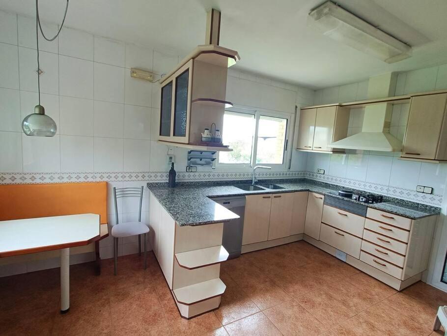 Casa Con Jardin Y Piscina Privada. Villa Santa Eulalia de Ronsana Bagian luar foto