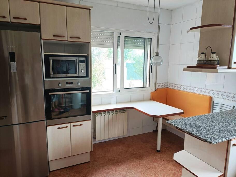 Casa Con Jardin Y Piscina Privada. Villa Santa Eulalia de Ronsana Bagian luar foto